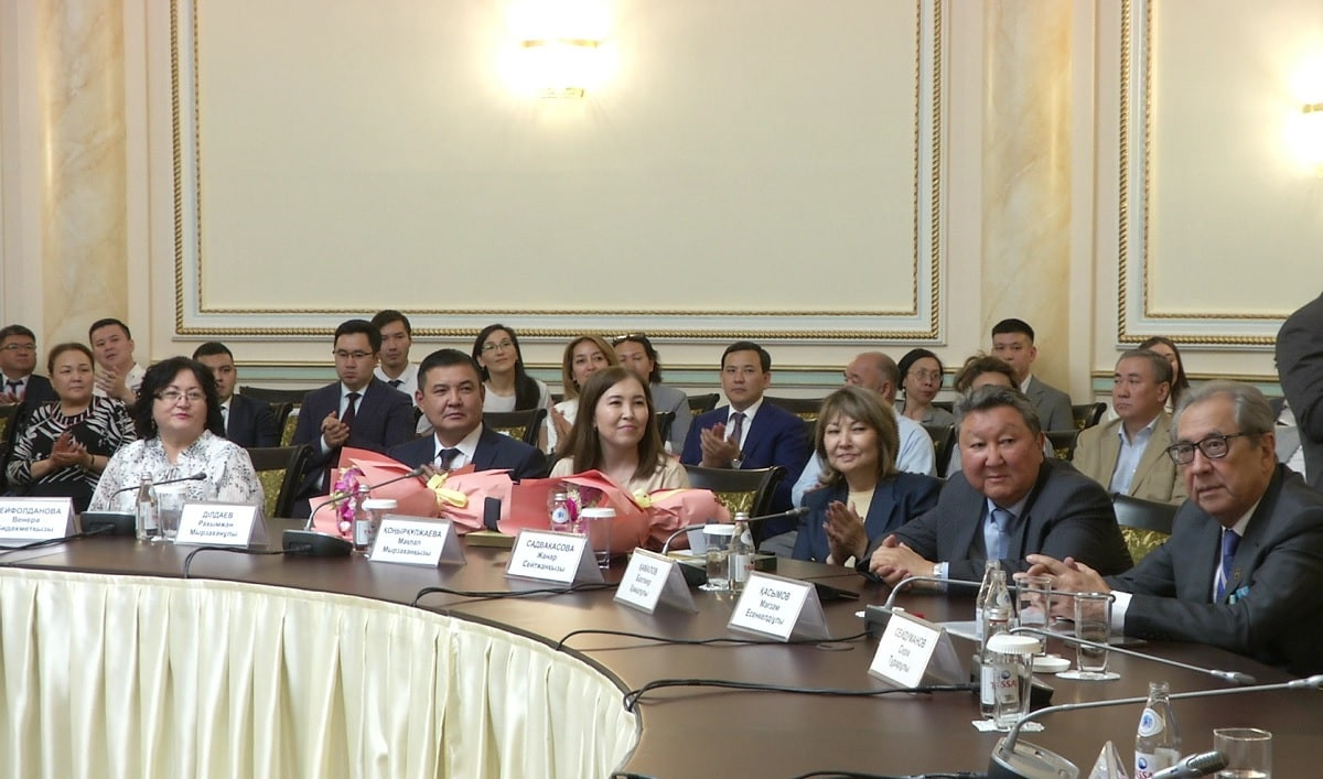 Лучших работников государственных органов поздравили в Алматы