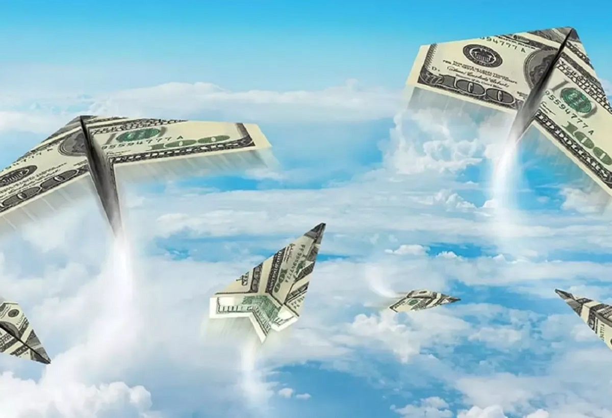 Выше облаков: что происходит с долларом в Казахстане