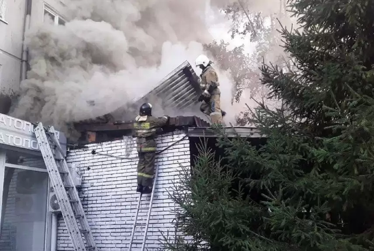 Пожар в Усть-Каменогорске: 55 человек эвакуировали