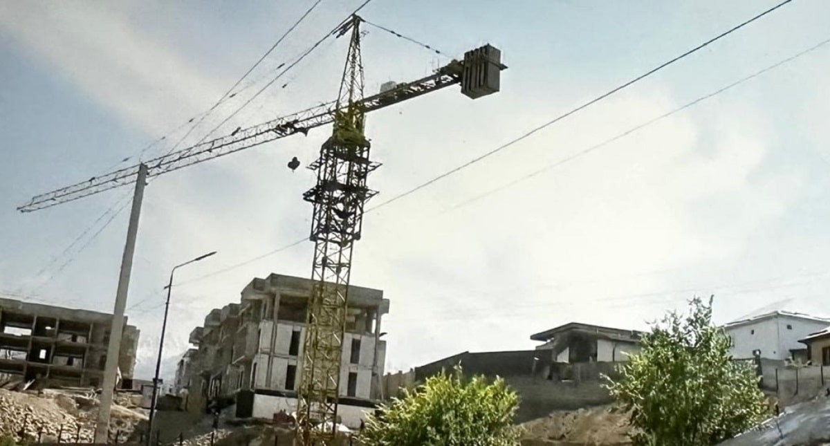 Более 50 незаконно построенных объектов в предгорьях Алматы снесут