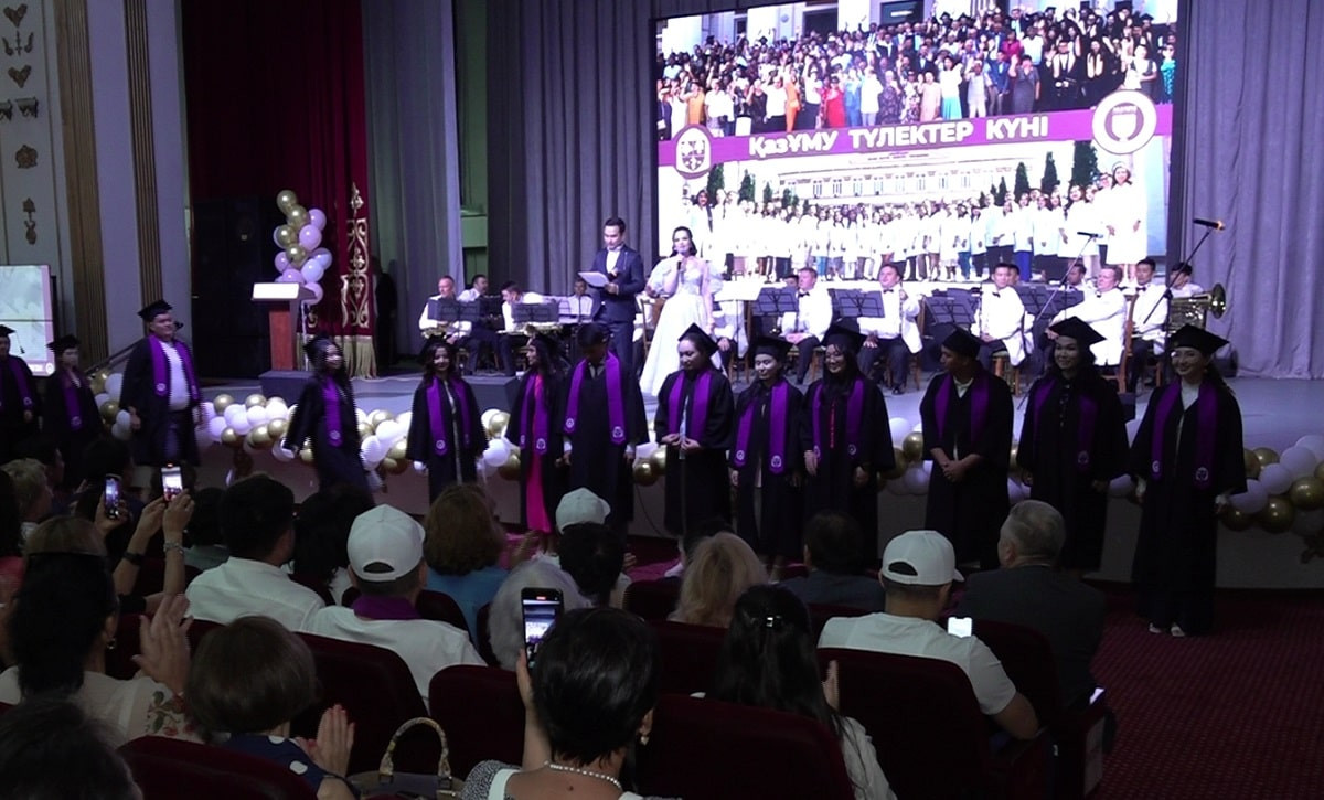 Свыше 3000 студентов получили дипломы об окончании КазНМУ им С.Д Асфендиярова