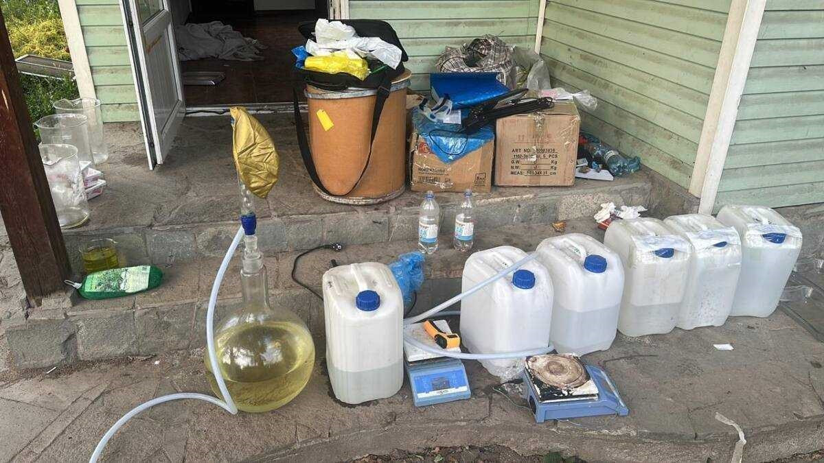 Нарколаборатория в жилом доме: полиция обнаружила оборудование