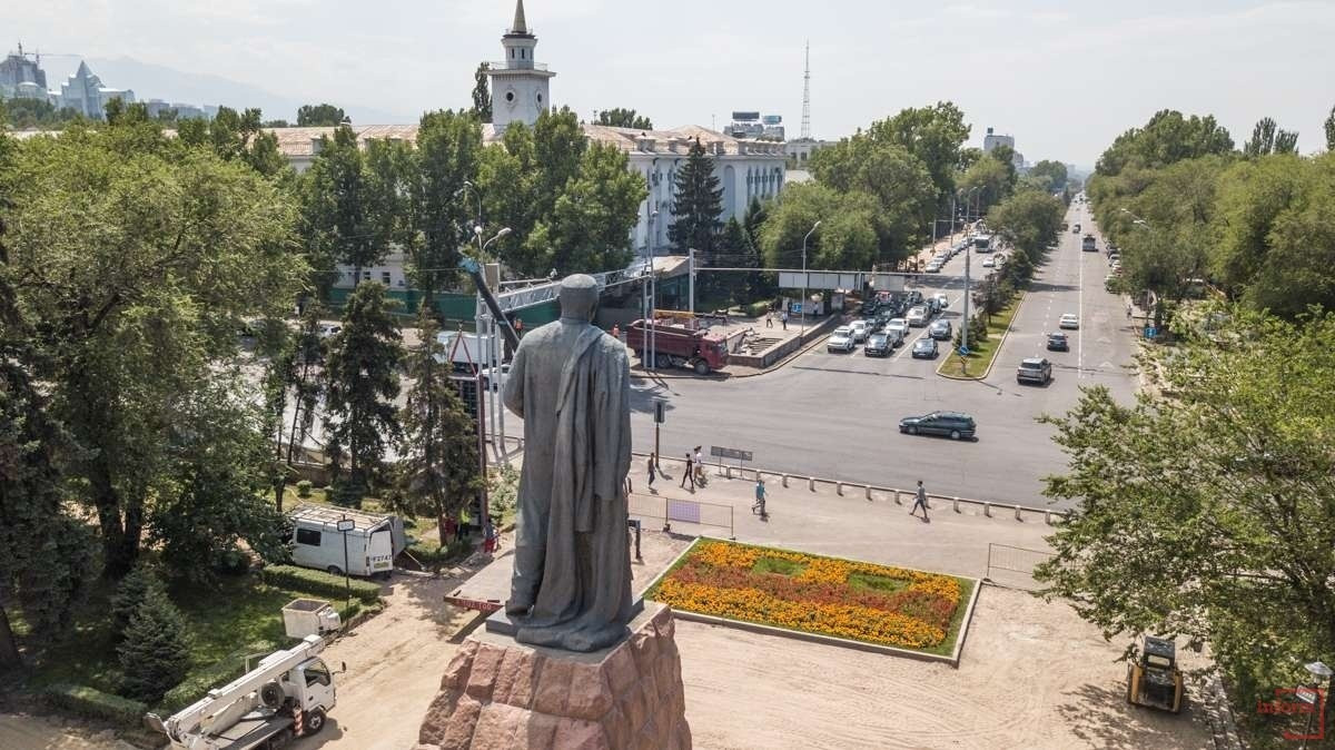 Ремонт на проспекте Абая в Алматы продолжается