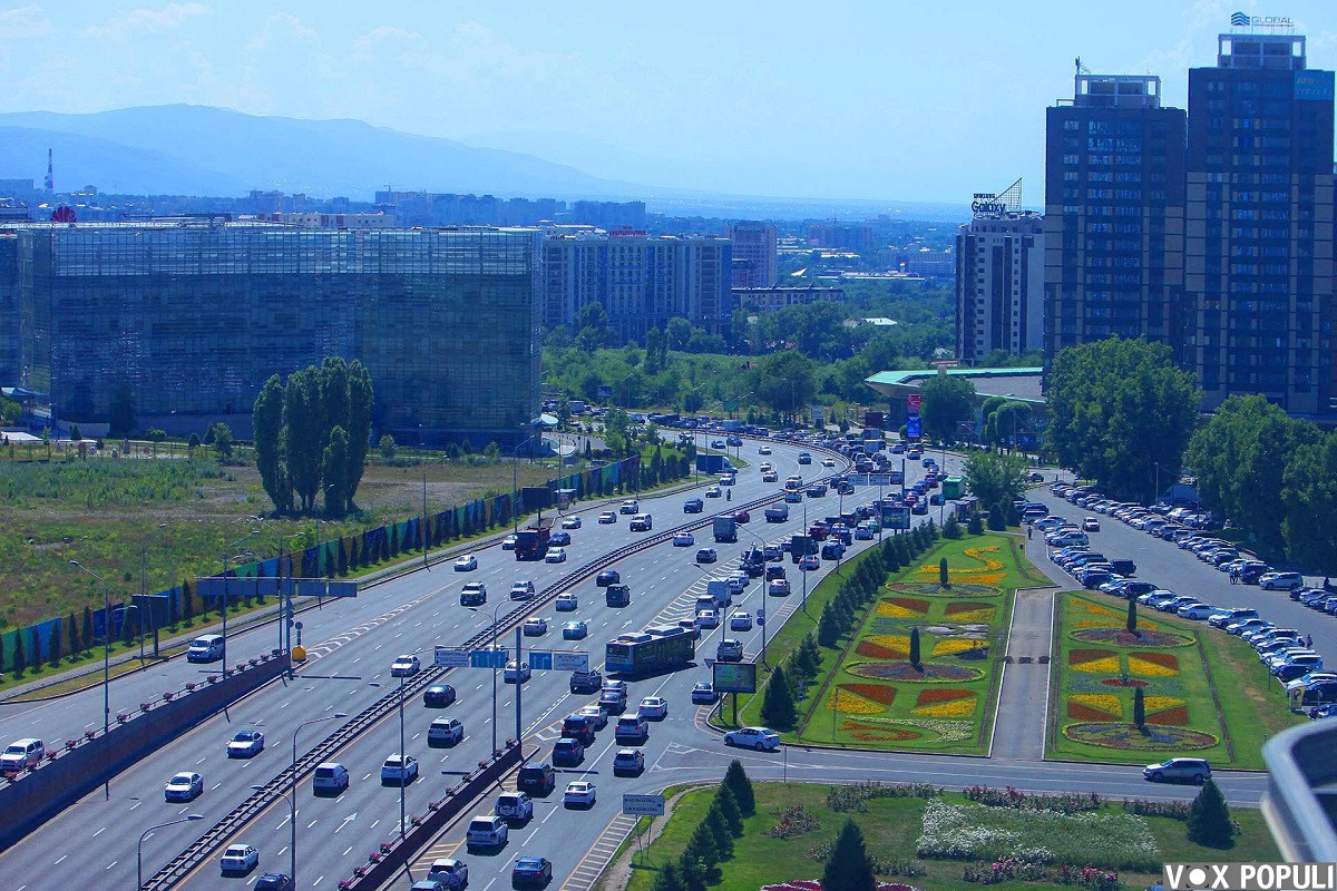 Ремонт на проспекте Аль-Фараби в Алматы продолжается