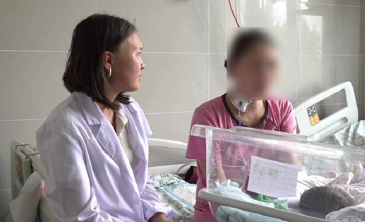 Опасный диагноз беременных: алматинские врачи провели операцию и спасли роженицу