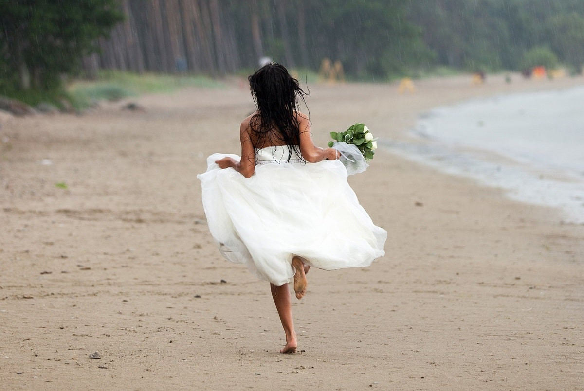 Сбежавшая невеста: девушка вышла замуж за 27 мужчин и сбежала с их деньгами 