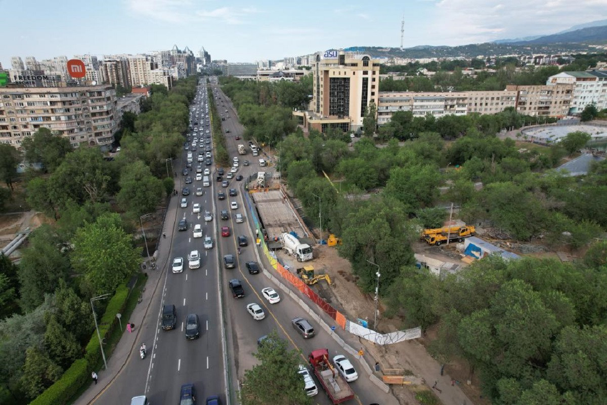 Ремонт по южной стороне проспекта Аль-Фараби в Алматы завершен