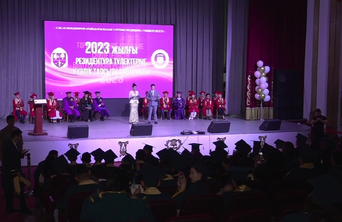 Первые резиденты, которые обучались по грантам акимата Алматы, получили дипломы