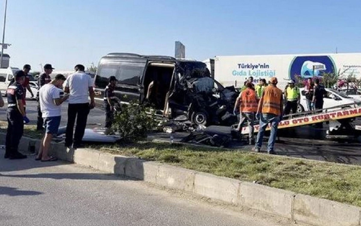 Автобус с туристами из Казахстана разбился в турецкой Аланье