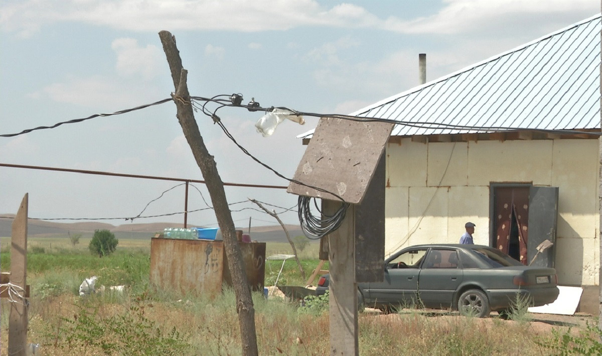 Выше крыши: жители Алматинской области жалуются, что переплачивают за электроэнергию
