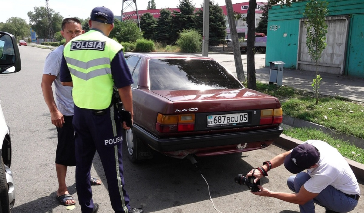 В Алматы проводят регулярные рейды по выявлению автомобилей, загрязняющих воздух