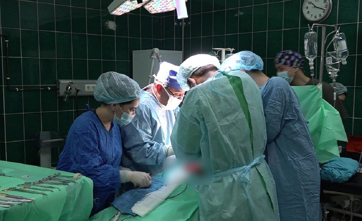 Алматинские нейрохирурги провели уникульную операцию на головной мозг 7-месячному малышу