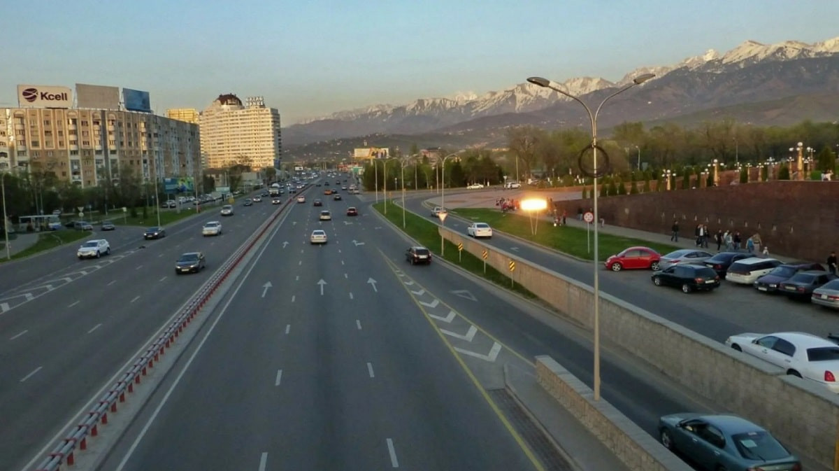 С опережением графика: когда в Алматы закончат ремонт на проспектах аль-Фараби и Абая