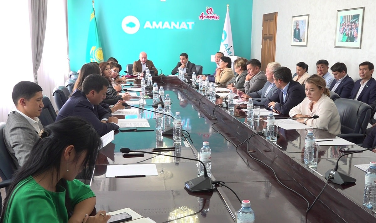 В Алматы утвердили дорожную карту по реализации предвыборной программы партии AMANAT