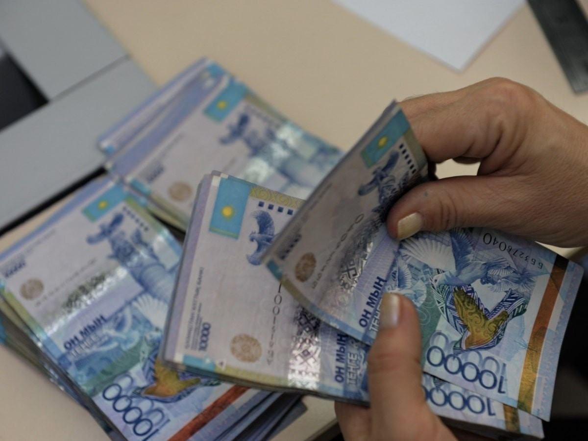 Большие деньги: средняя зарплата выросла до рекордных значений в Казахстане