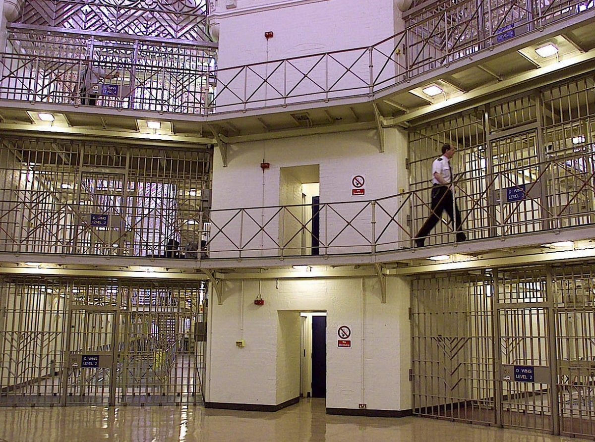 Как в кино: тюремщица попала за решетку за роман с заключенным