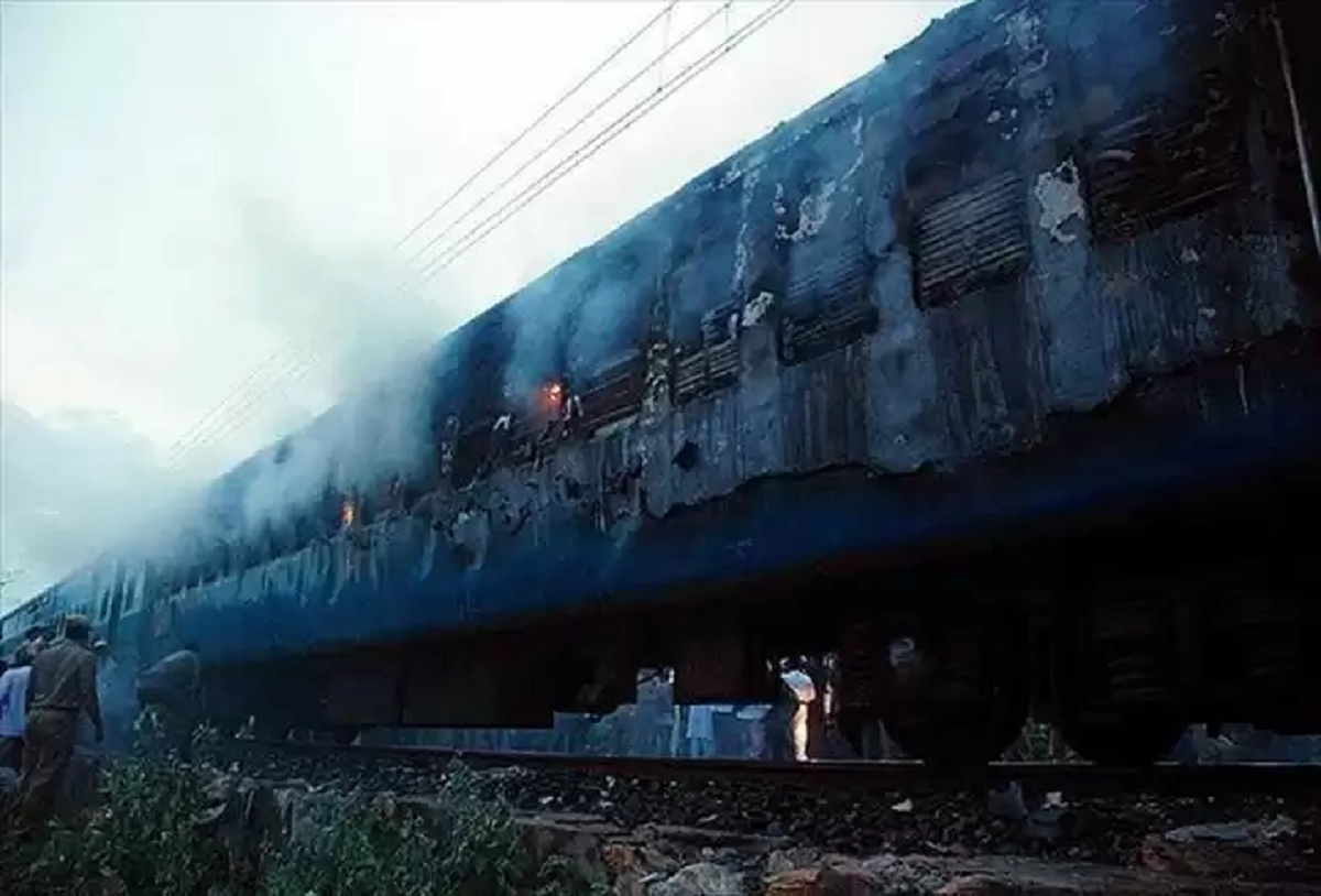 Үндістанда пойыз вагонындағы өрттен бірнеше адам көз жұмды