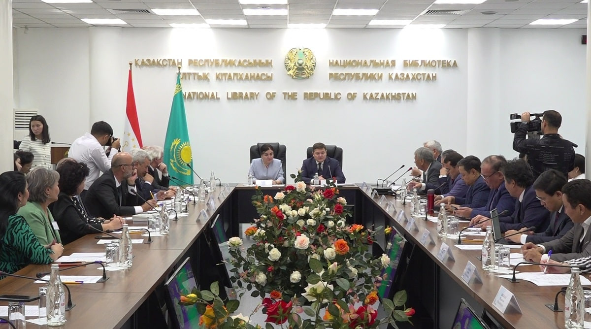 Представители Союза писателей Казахстана и Таджикистана подписали меморандум о сотрудничестве