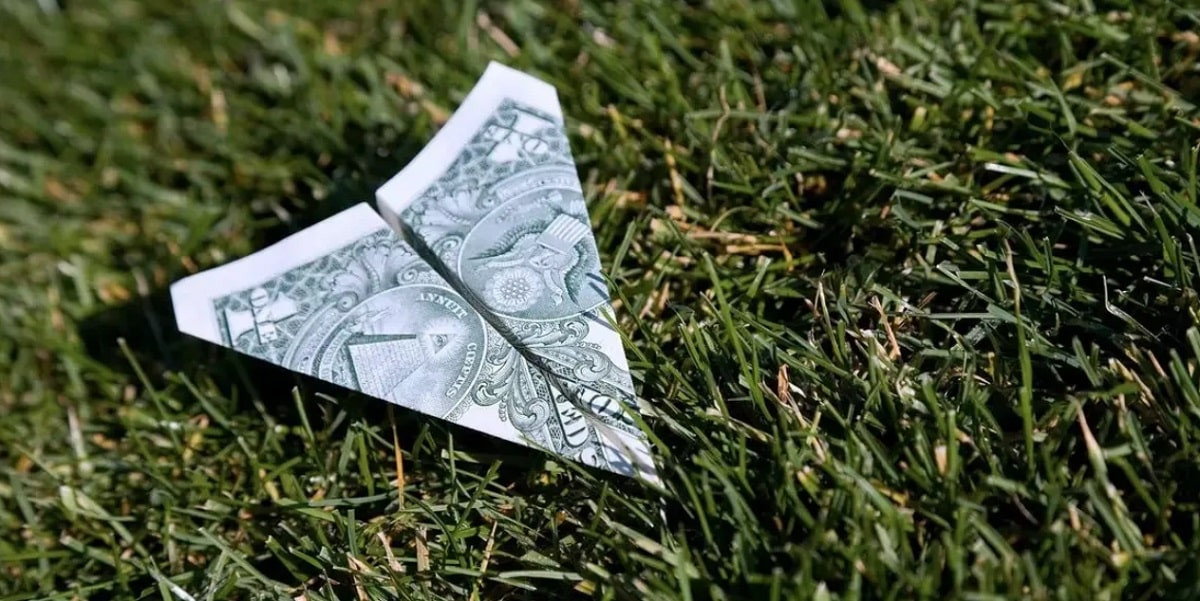 Прерванный полет: что происходит с долларом в Казахстане