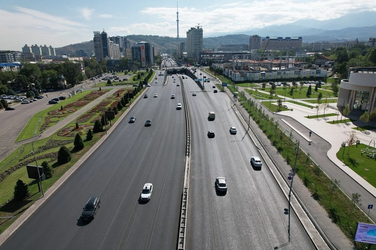 В Алматы 8-полосное движение на мосту через реку Есентай открыто в срок