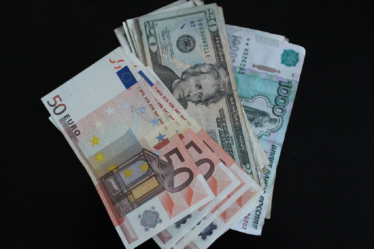 Курс доллара, евро и рубля в обменниках Алматы 3 сентября 2023