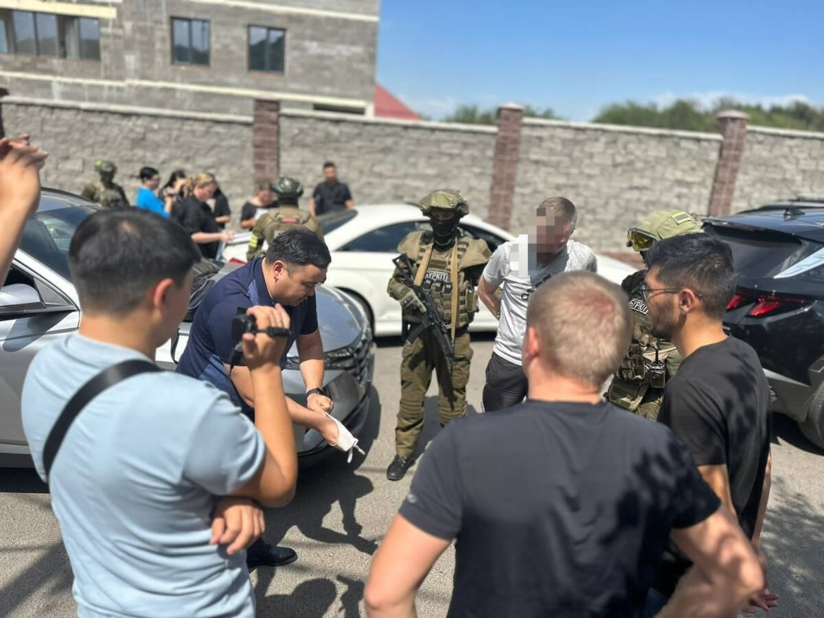 Полицейские Алматы задержали преступную группу, занимавшуюся сбытом кокаина