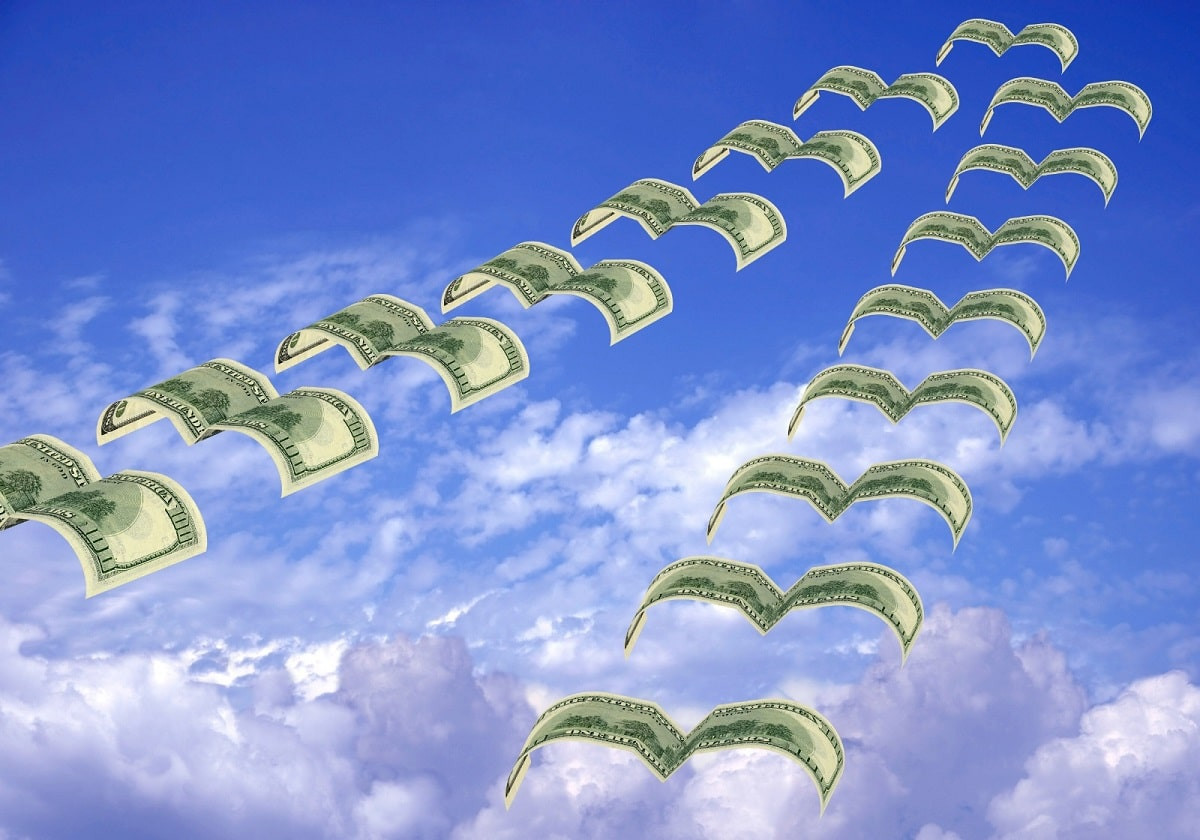 Поднимаясь в небо: курс доллара снова вырос в Казахстане