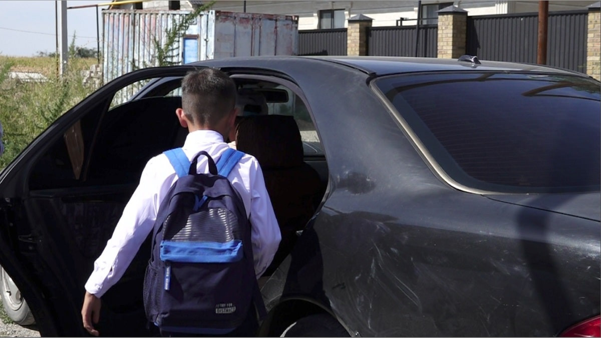 В школу на такси вынуждены добираться ученики в Алматинской области