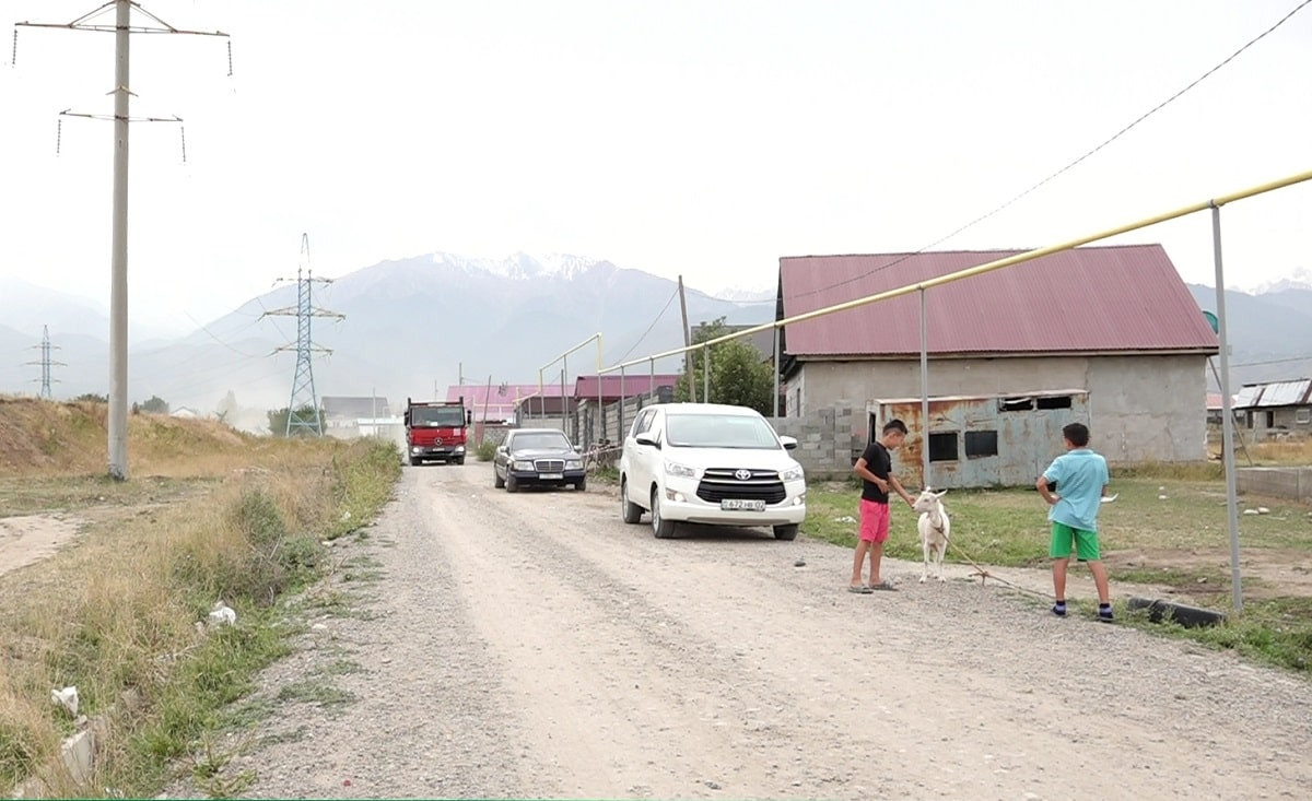 На пути к знаниям: дети села Кызылкайрат вынуждены преодолевать полосу препятствий