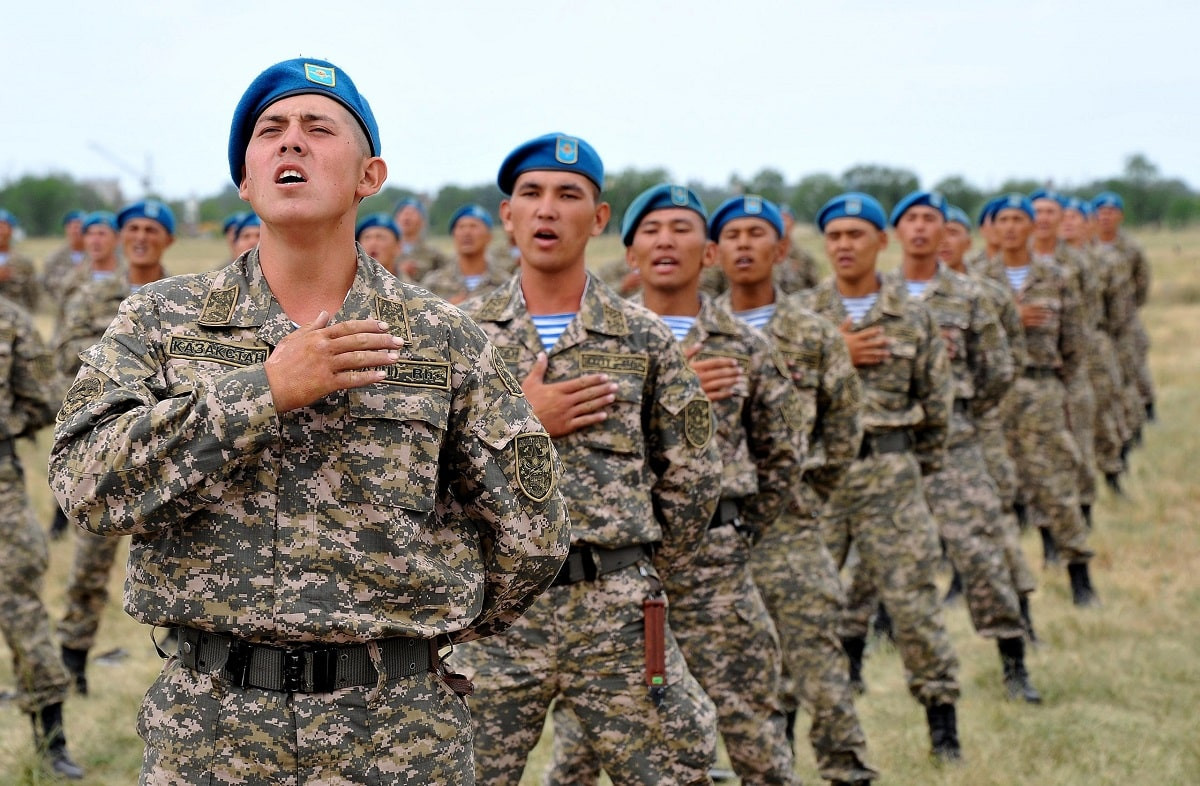 Сколько алматинцев призовут в армию до конца осени 