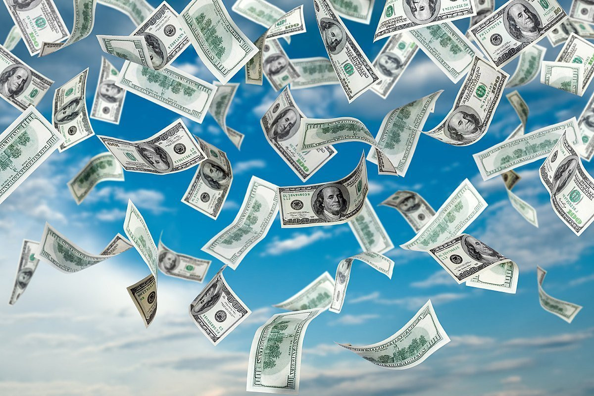 С неба на землю: курс доллара упал в Казахстане