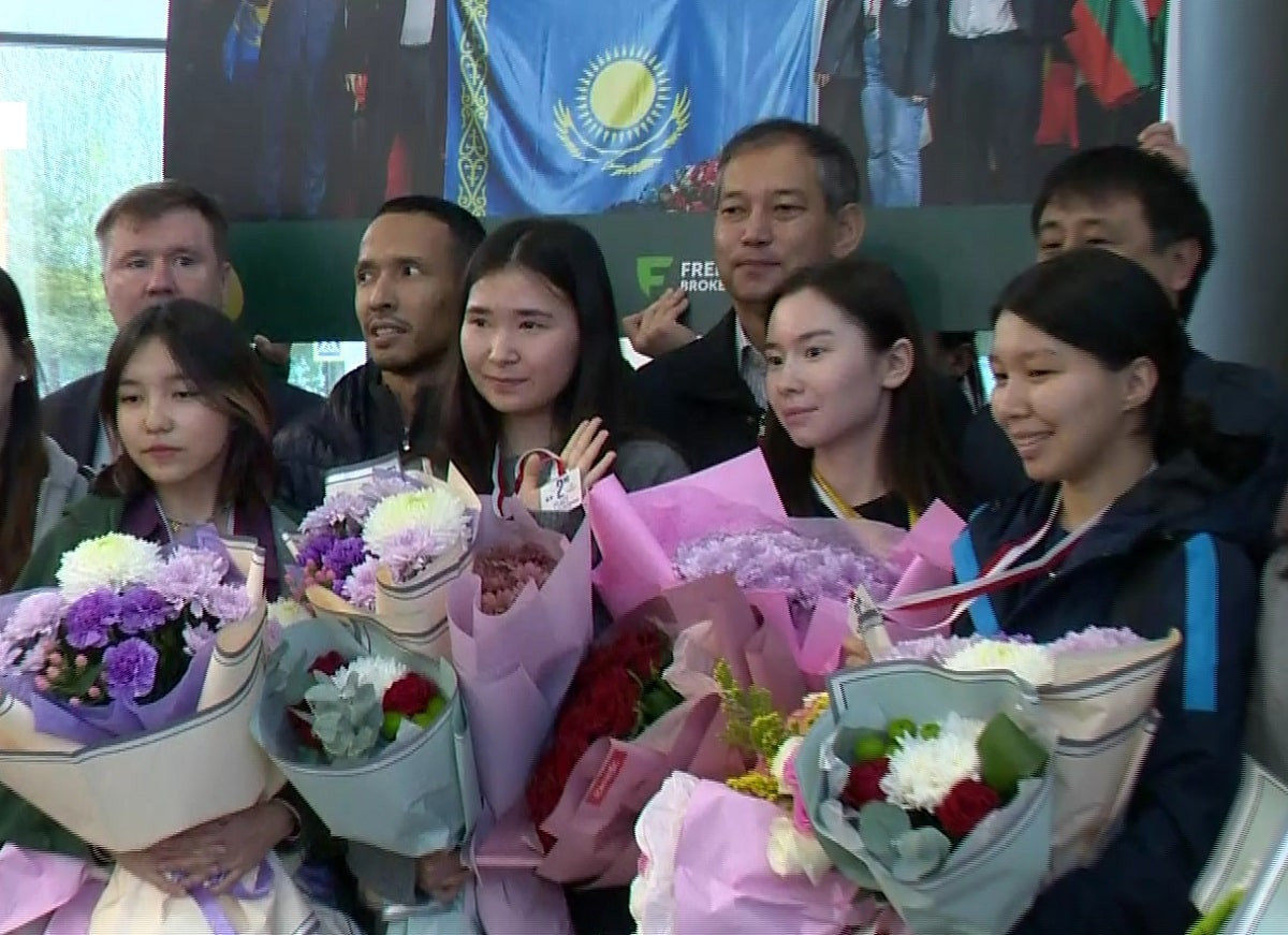 Вернулись с медалями: казахстанские шахматистки успешно выступили на чемпионате мира