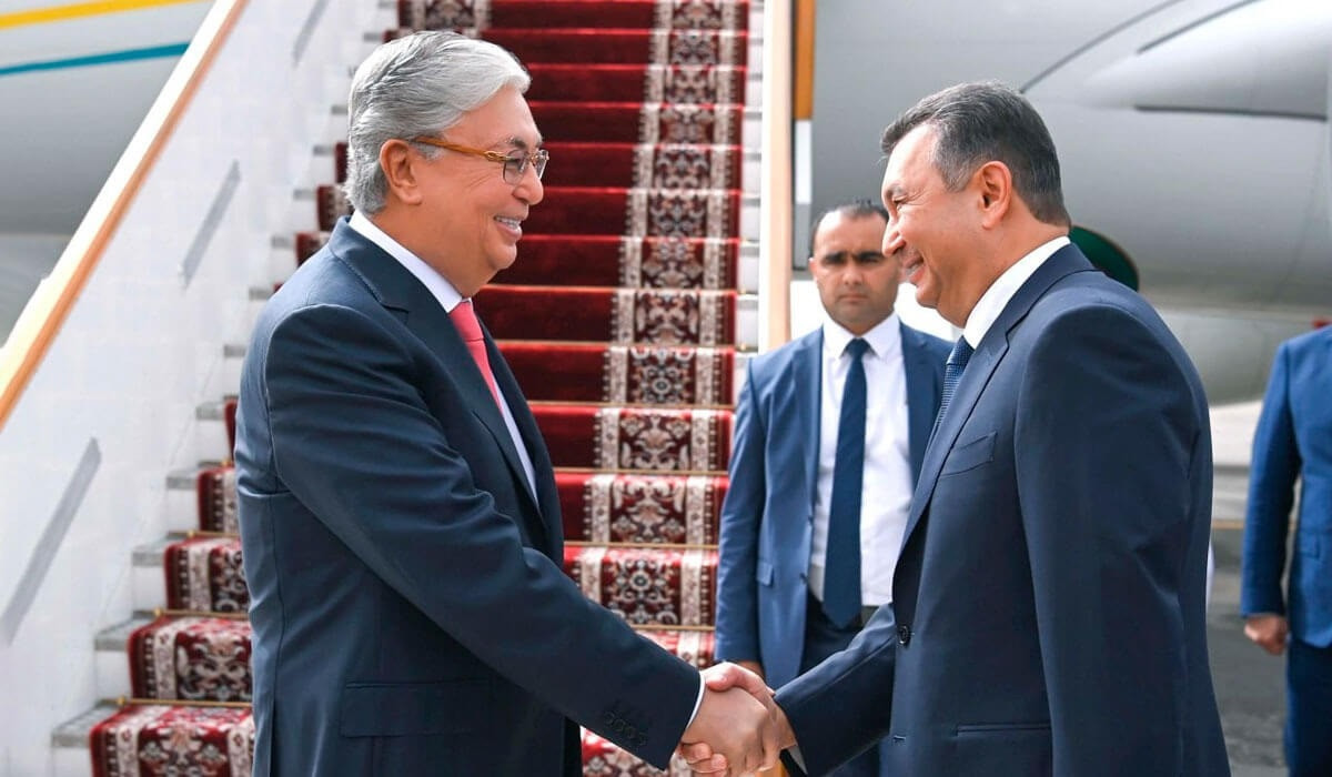 Глава государства прибыл с рабочим визитом в Таджикистан 