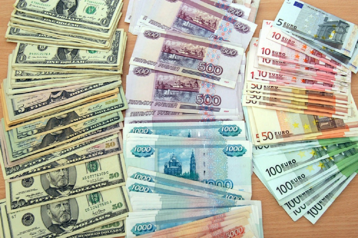 Алматыда доллар, еуро және рубль қанша теңгеден сатылып жатыр