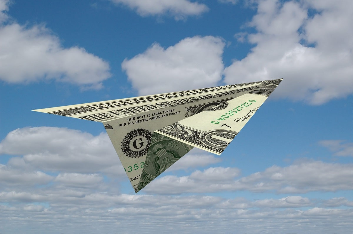 Беспосадочный полет: что происходит с курсом доллара в Казахстане