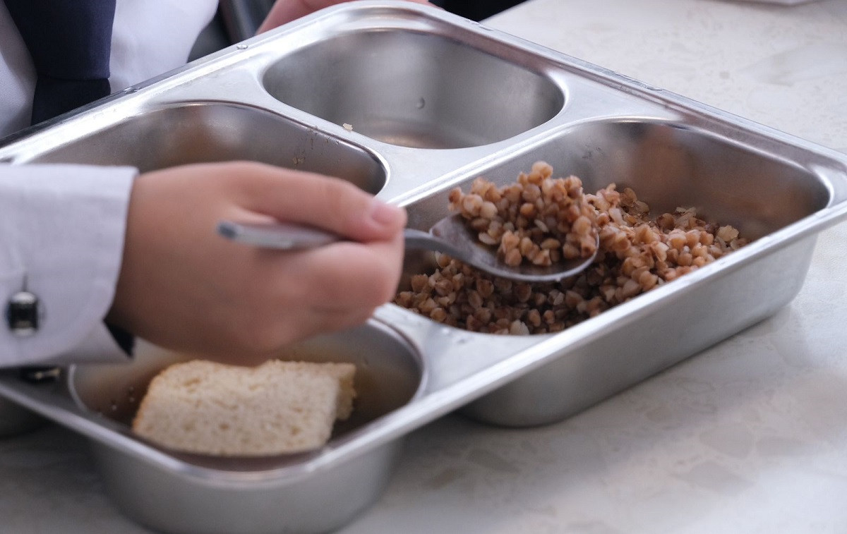 Как обеспечивают бесплатным питанием в государственных детсадах в Алматы