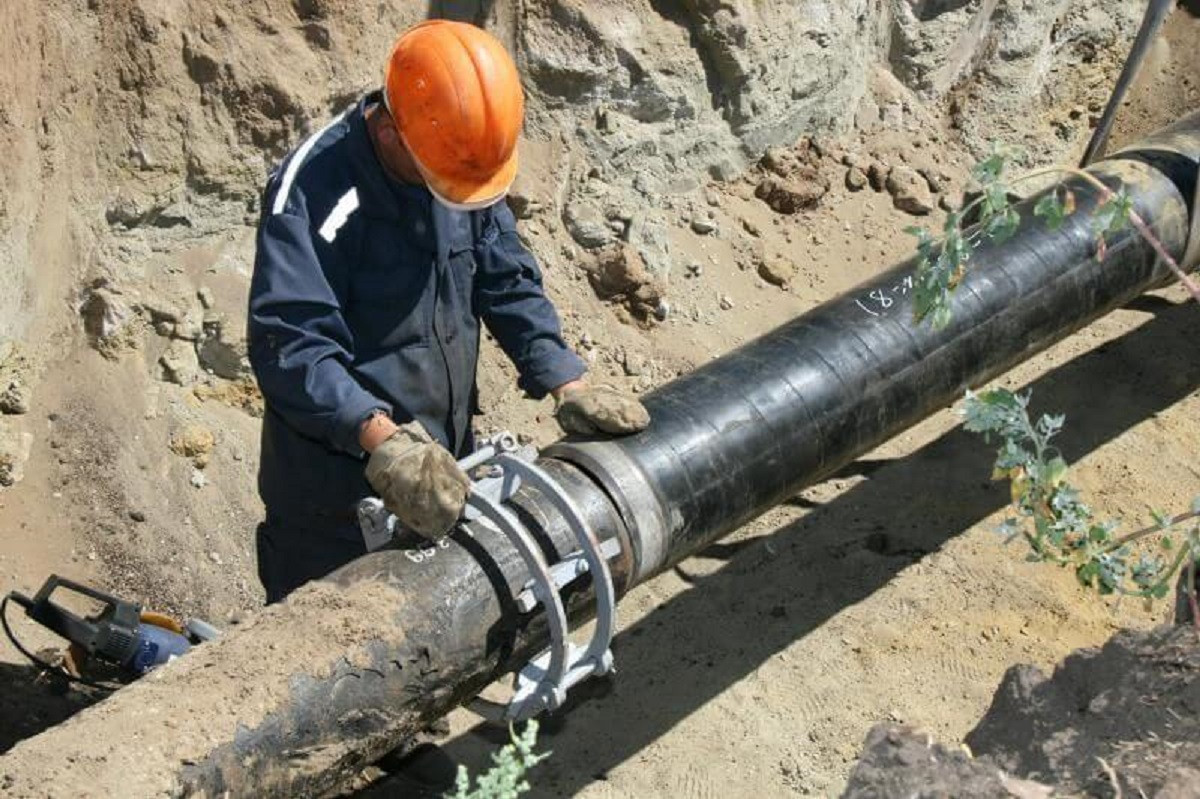 Сколько километров водопровода до конца года построят в Турксибском районе