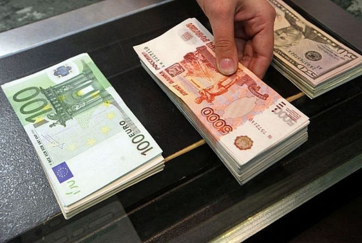 Алматыда доллар, еуро және рубль қанша теңгеден сатылып жатыр