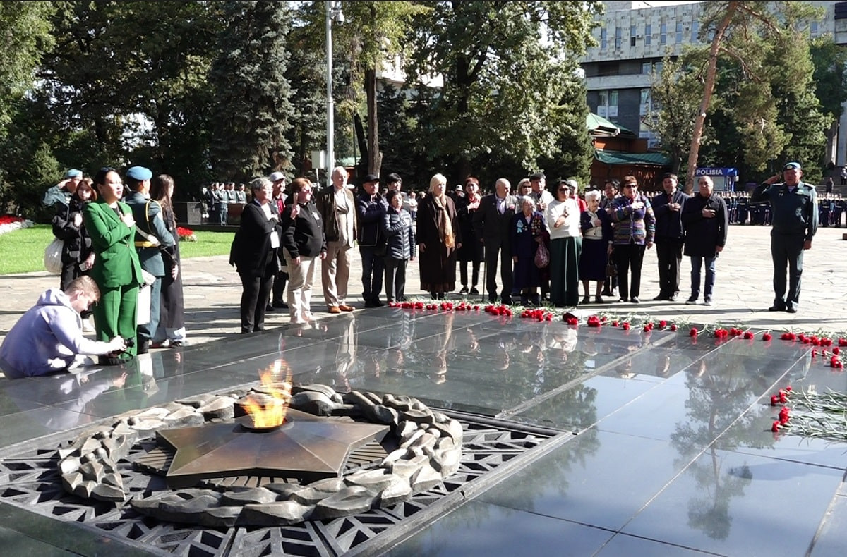 В Алматы почтили память Героя Советского союза, генерала армии Сагадата Нурмагамбетова