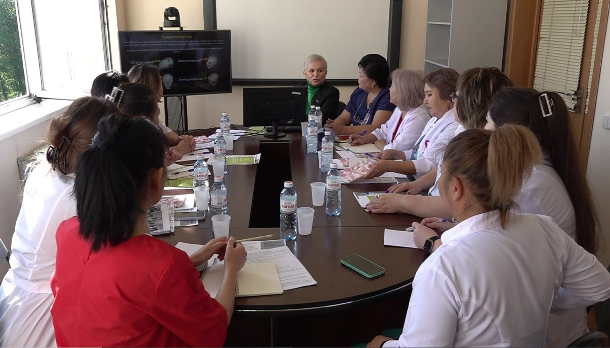 В Алматы впервые провели мастер-класс по лечению заболеваний врождённых аномалий развития черепа у детей