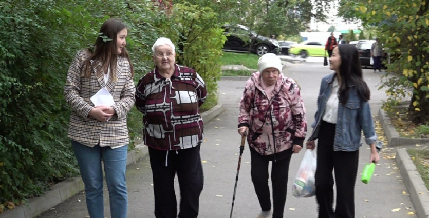 Мудрое поколение: сотрудники телеканала «Алматы» поздравили пожилых людей