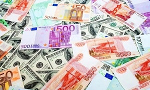 Сколько стоят доллары, евро и рубли в обменниках Алматы 30 сентября 2023