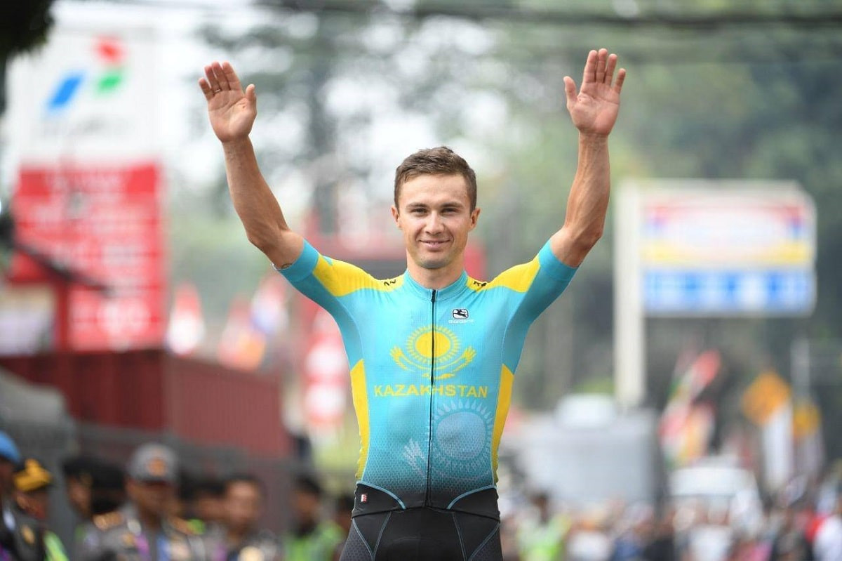 Азиада-2023: казахстанские велогонщики выиграли "золото" и "серебро"