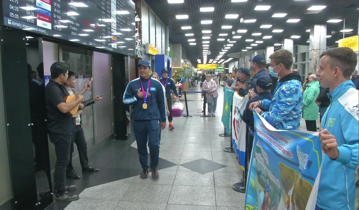 Победители Азиатских игр Тимур Хайдаров и Сергей Емельянов вернулись домой