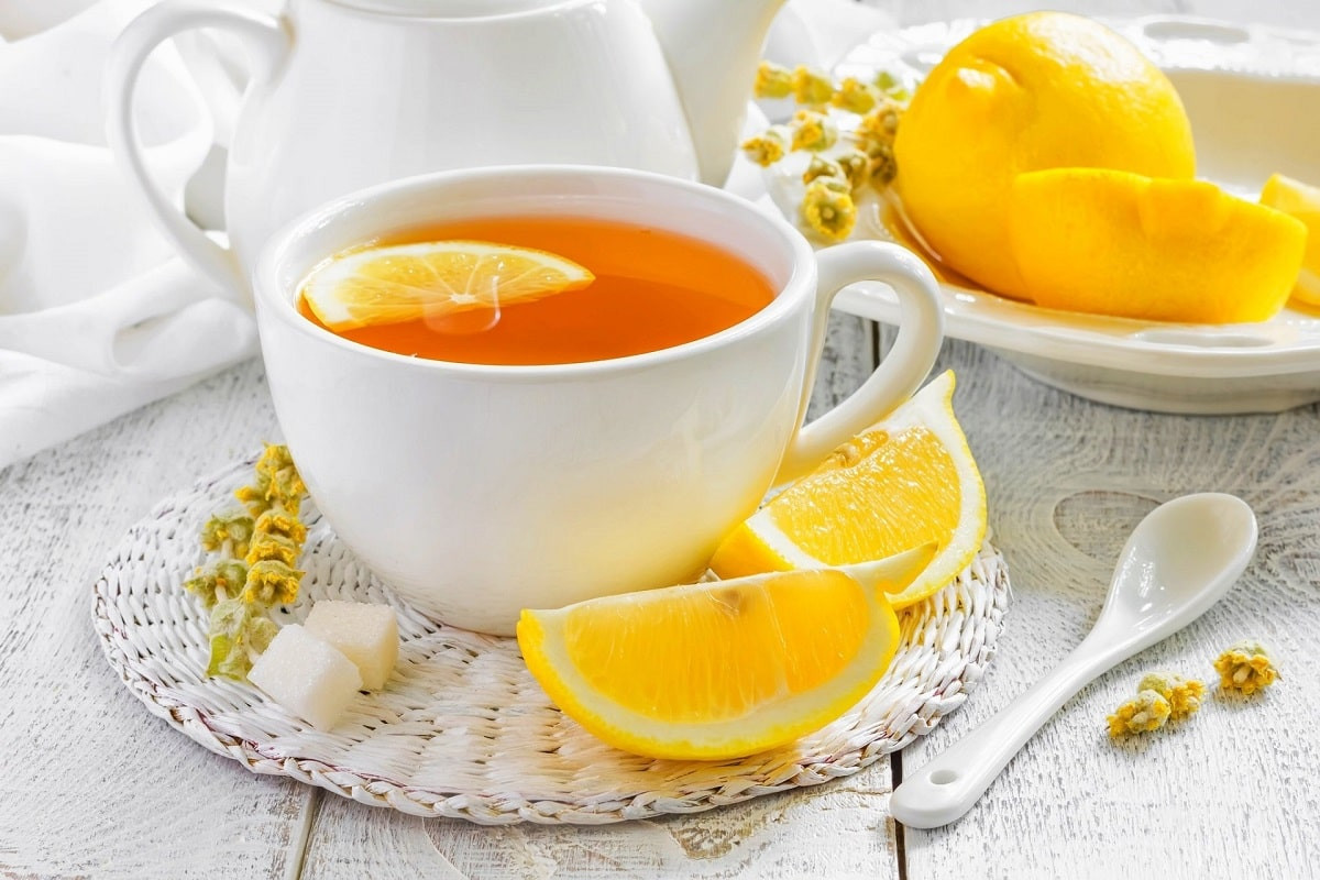 Неожиданный эффект: почему нельзя класть лимон в горячий чай