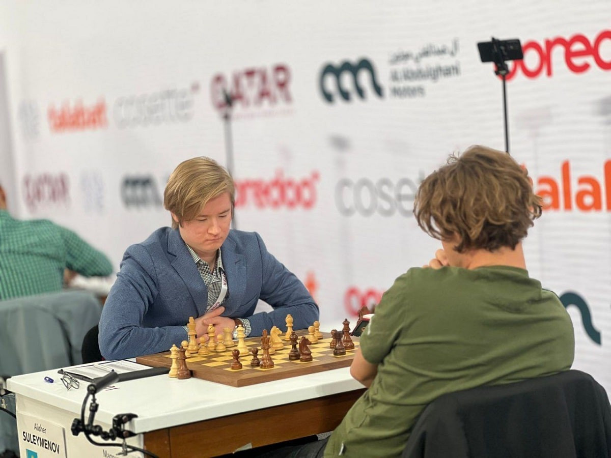 Казахстанский шахматист сенсационно победил Магнуса Карлсена