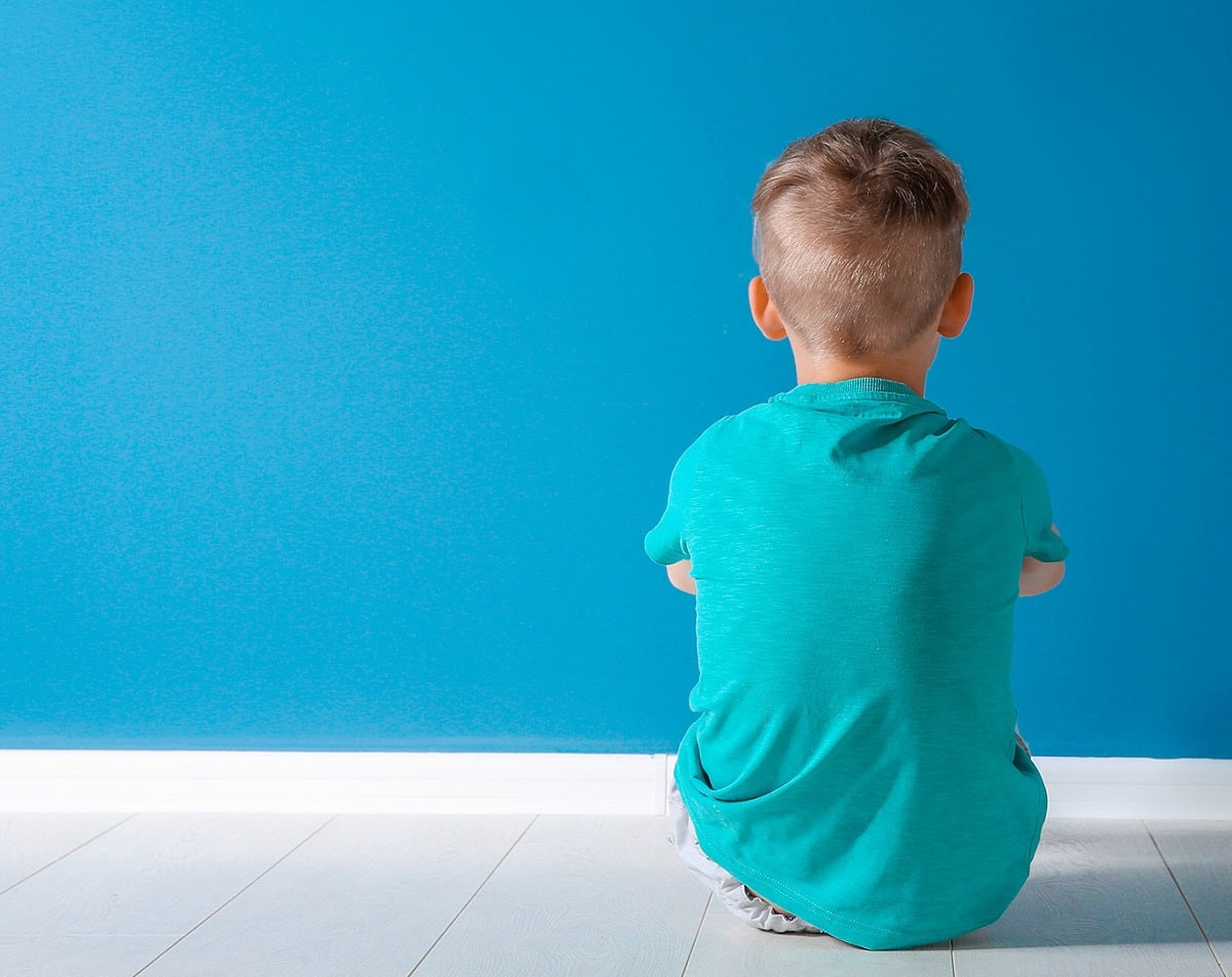 Детский аутизм: как распознать и что делать