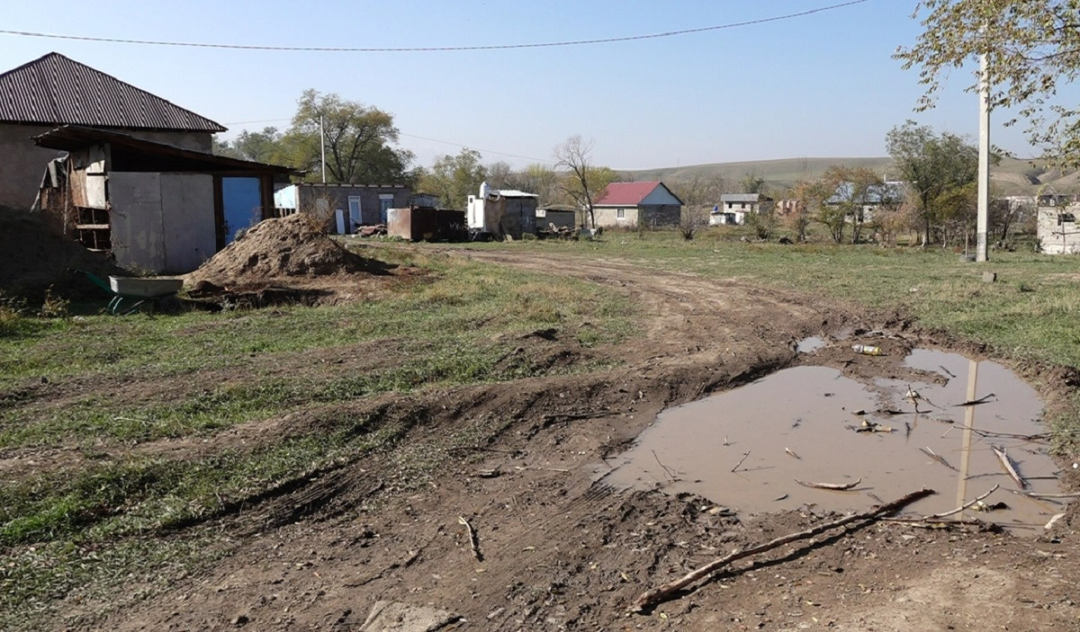 Нет воды, дорог и школ: жители села Шалкар вынуждены жить без благ цивилизации