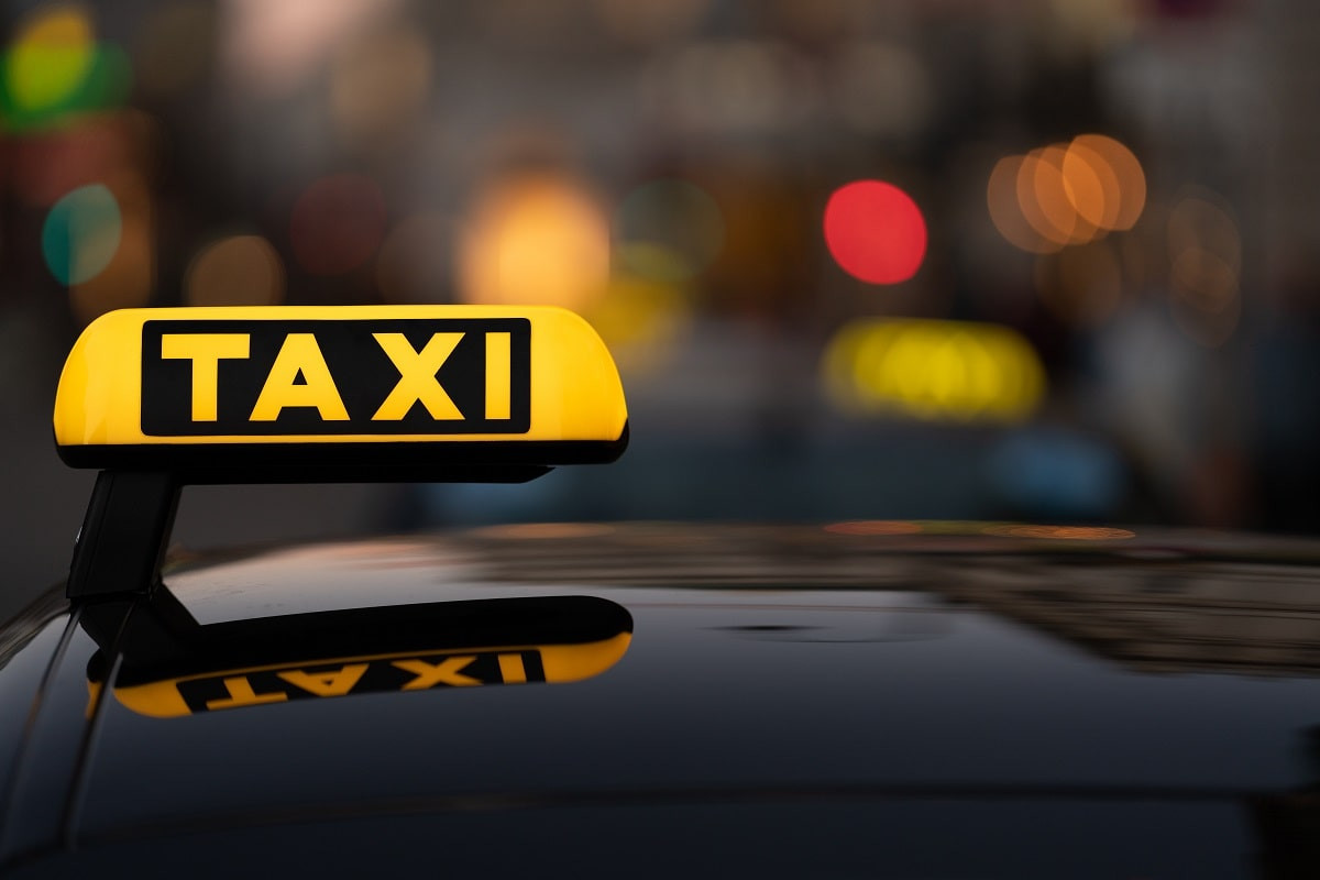 Казахстанка доверилась таксисту, который оказался мошенником