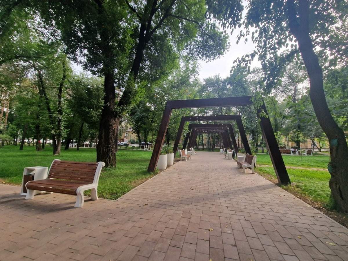 Как благоустраивают места для прогулок в Турксибском районе Алматы